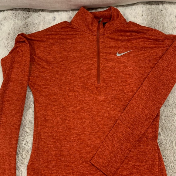 Multiple tops - Picture 7 of 12